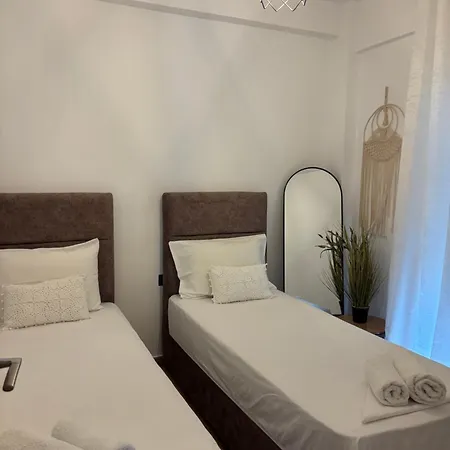 Pinelopi Family * 하니오티